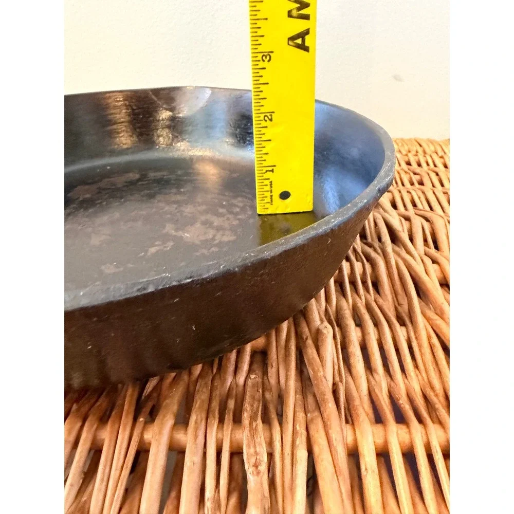 Vintage 8 Inch Cast Iron Skillet Made in USA Round Frying Pan Dual Pour Spouts